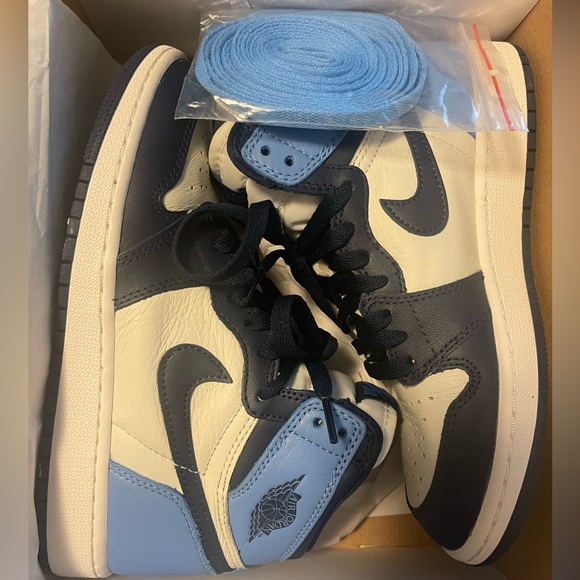 jordan 1 retro high obsidian size 4